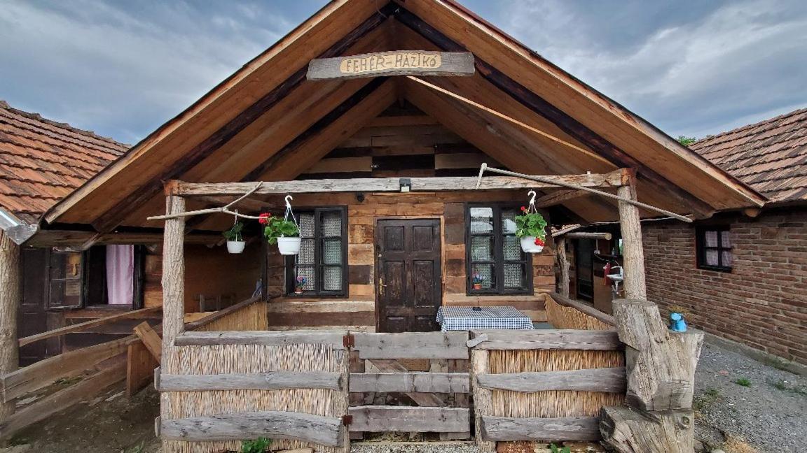 Casa Rustic Fehér&Fekete Vendégházak Sovata Extérieur photo