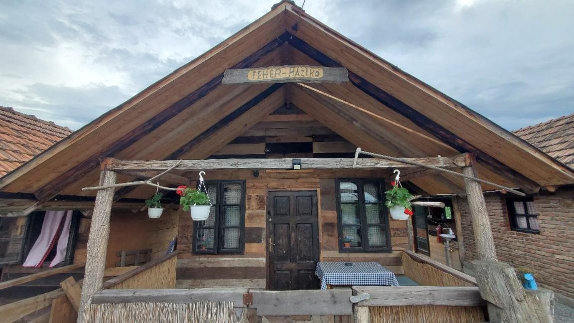 Casa Rustic Fehér&Fekete Vendégházak Sovata Extérieur photo
