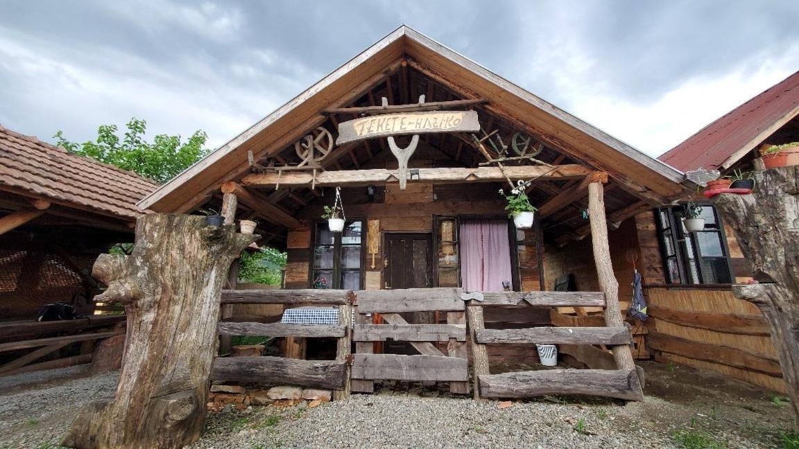 Casa Rustic Fehér&Fekete Vendégházak Sovata Extérieur photo