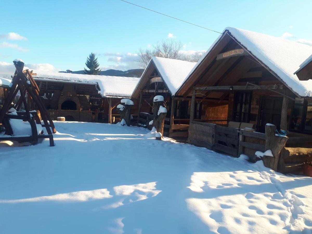Casa Rustic Fehér&Fekete Vendégházak Sovata Extérieur photo